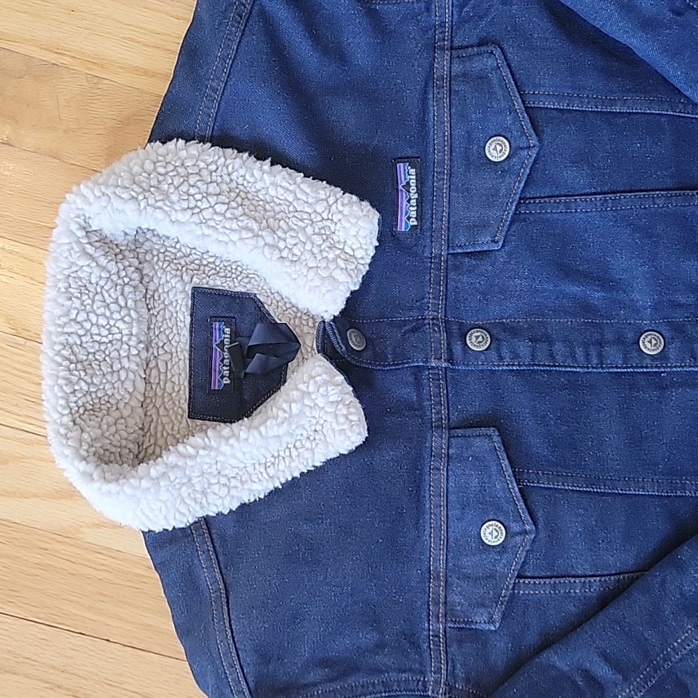 Patagonia Trucker Sherpa Jacket Denim, Blue XL. Never worn great shape